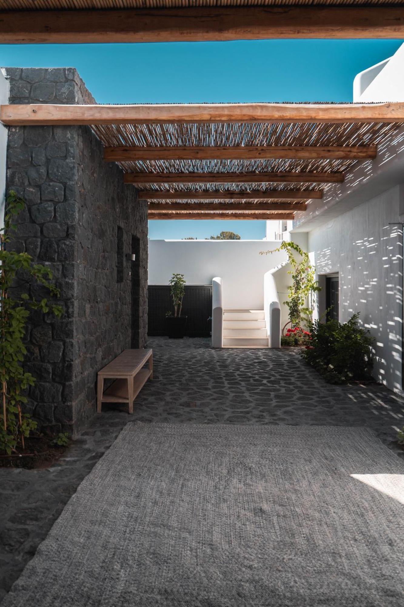Nero Suites By Nomee Hospitality Group Imerovigli (Santorini) Exterior foto